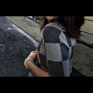 Cute grey and black Ann Taylor turtleneck sweater! Sz S